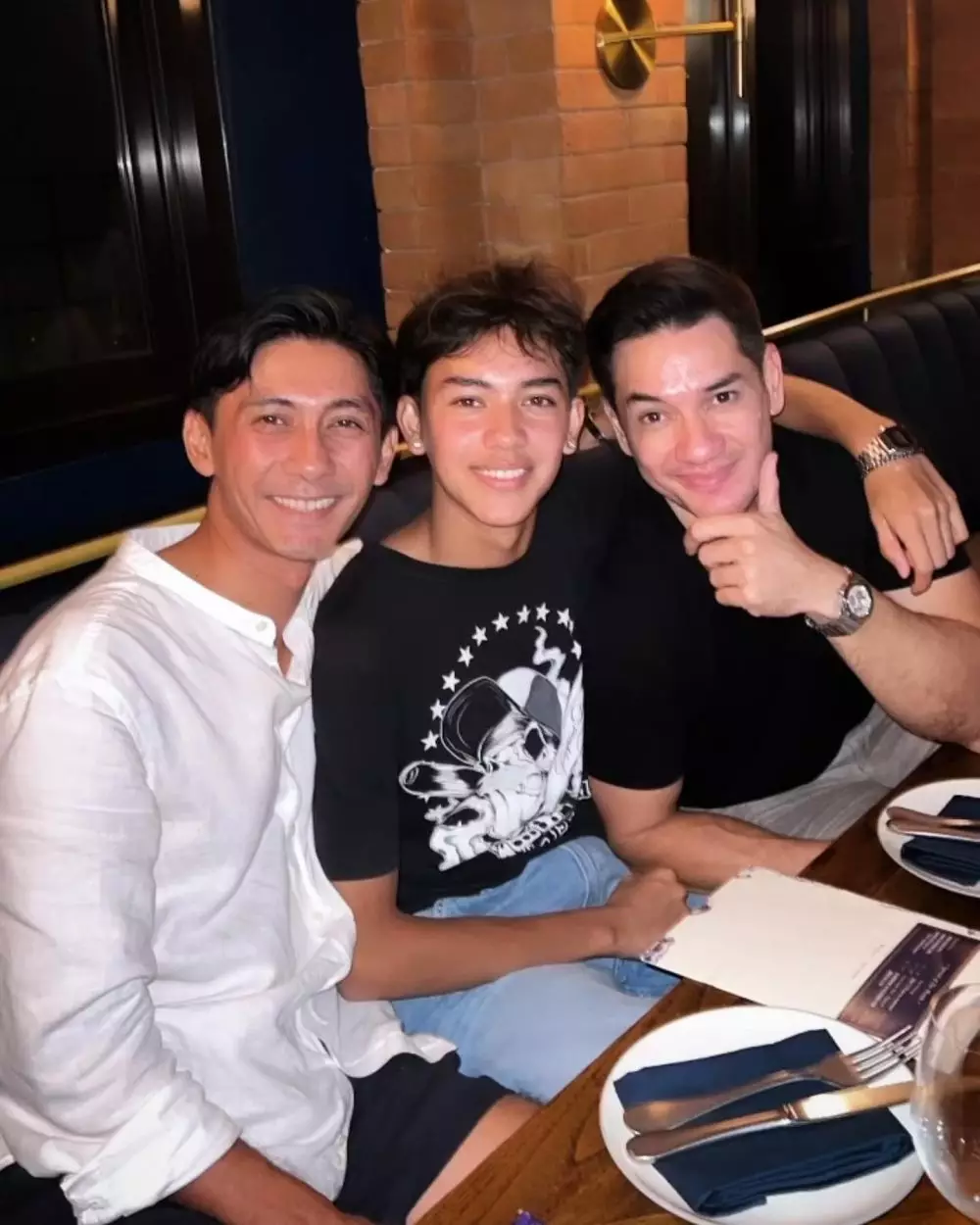 Andrew dan Kenang © 2025 berbagai sumber