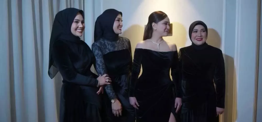 Shandy Aulia rayakan pesta ultah ibunda © 2025 Instagram Shandy Aulia rayakan pesta ultah ibunda © 2025 Instagram