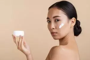 9 Mineral sunscreen harga di bawah Rp 150 ribu, kulit wajah terlindungi dari sinar matahari