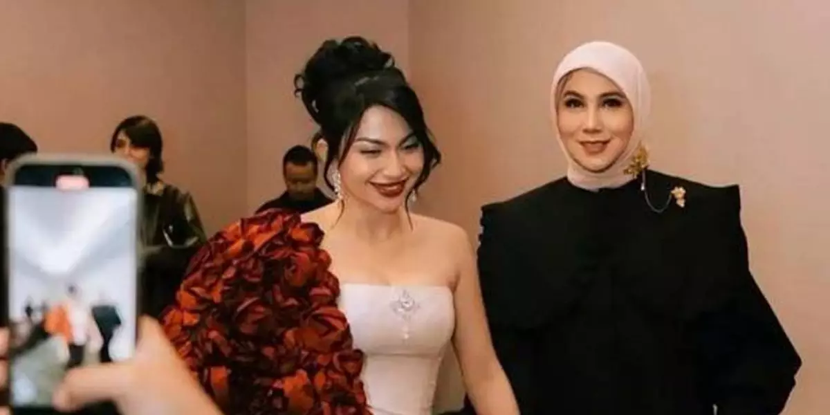 Marini Zumarnis beri lampu hijau Ariel Tatum jadi menantu, beri pujian ini untuk pacar Daffa Wardhana