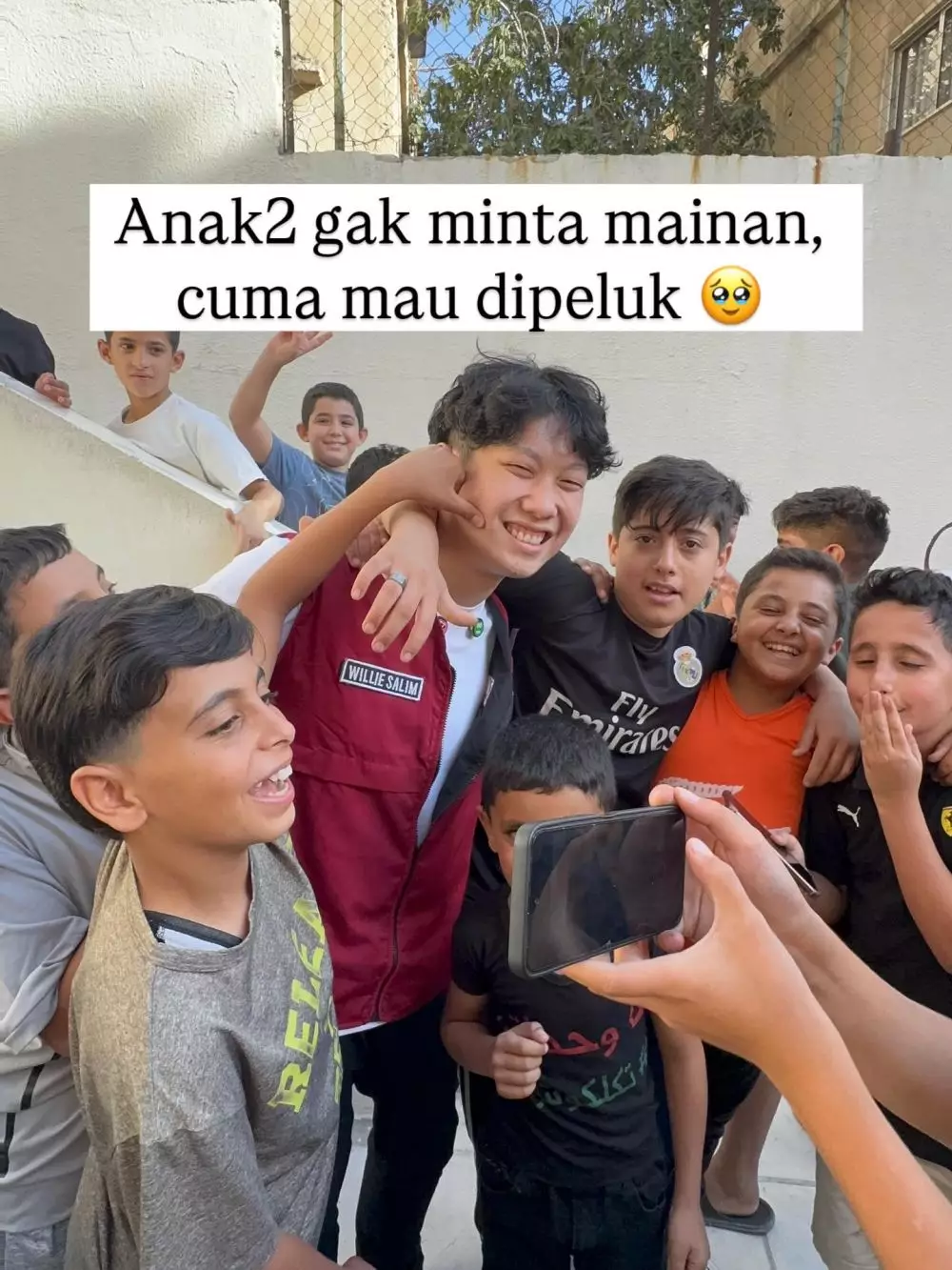 Willie Salim beri donasi sembako © Instagram