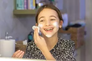 10 Sabun muka untuk anak 10 tahun harga di bawah Rp 100 ribu, ringan dan aman tak bikin iritasi kulit