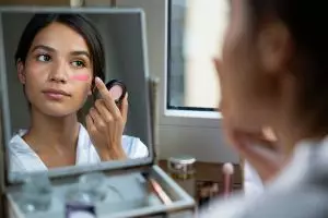 10 Blush on cream favorit, bikin pipi merona natural dan tahan lama harga di bawah Rp100 ribu