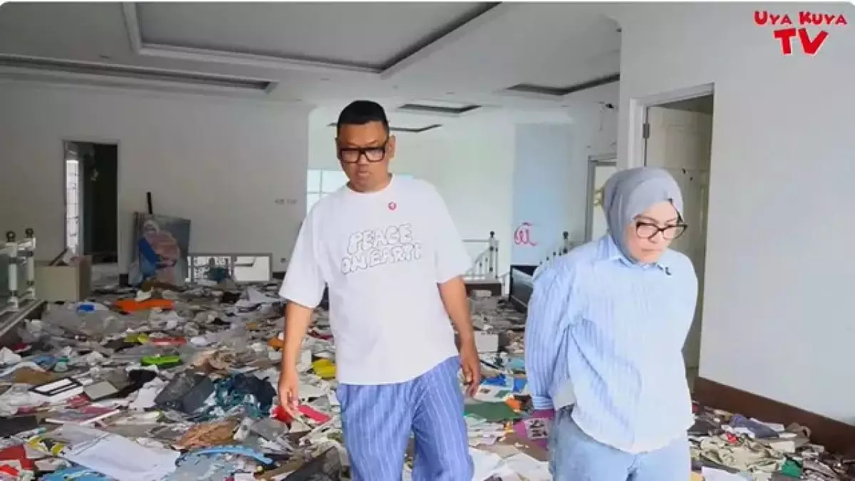 7 Potret Uya Kuya sambangi rumah selang sebulan penjarahan, ngaku syok karena toilet wc ikut dicuri