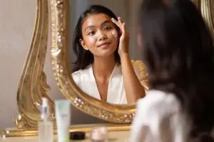 Kelebihan tinted sunscreen, benarkah perlindungannya lebih unggul dari sunscreen biasa?