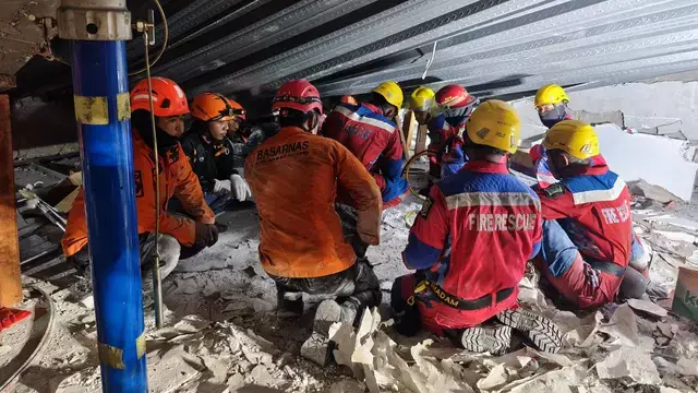 musala Ponpes Al-Khoziny Sidoarjo ambruk saat santri salat © 2025 brilio.net