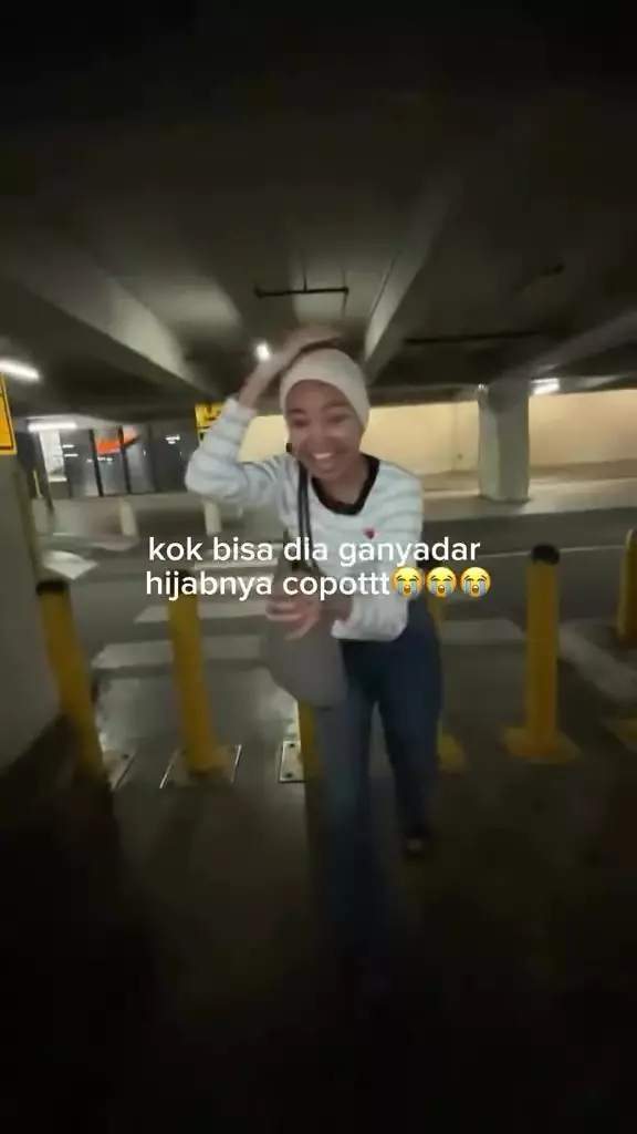 jilbab nyangkut di helm © 2025 Instagram jilbab nyangkut di helm © 2025 Instagram