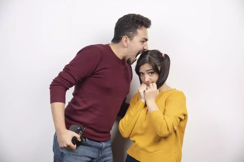 100 Kata-kata gombalan maut buat istri tercinta, cara unik menjaga keharmonisan © 2025 brilio.net