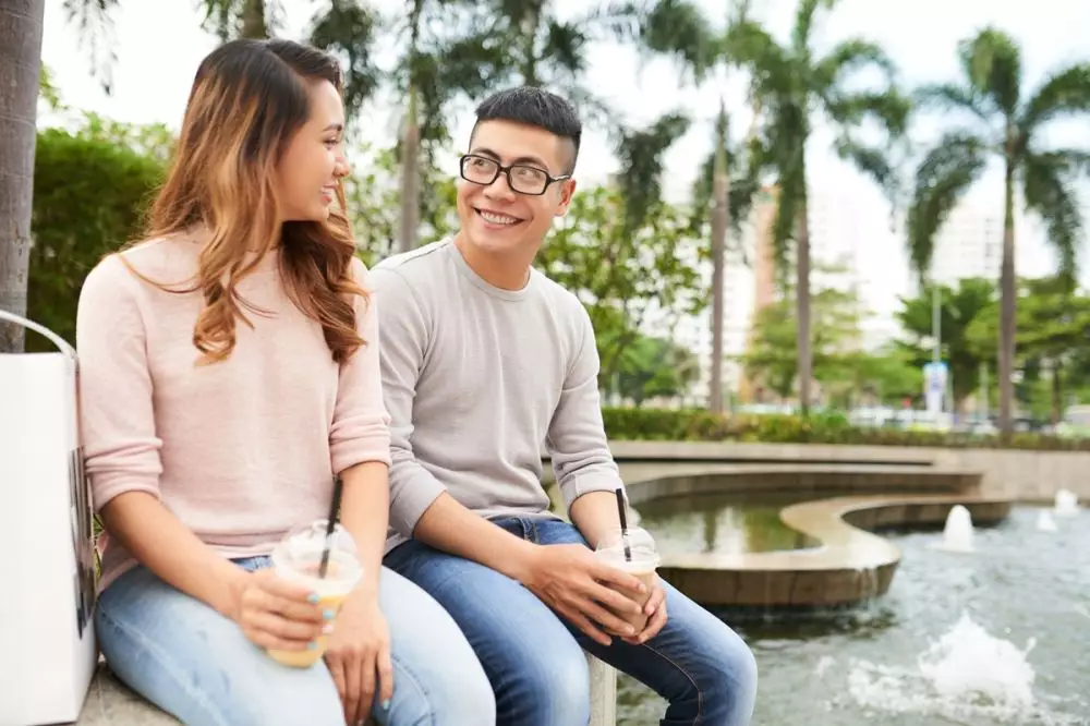 100 Kata-kata gombalan maut siang hari singkat, penuh makna dan beri energi positif © 2025 brilio.net 100 Kata-kata gombalan maut siang hari singkat, penuh makna dan beri energi positif © 2025 brilio.net