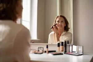 10 Foundation cair terbaik untuk menutupi kerutan, bikin garis halus tersamarkan di bawah Rp150 ribu