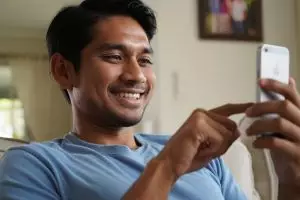 50 Puisi cinta dalam diam 2025, kata hati yang tak terucap tapi menggetarkan jiwa