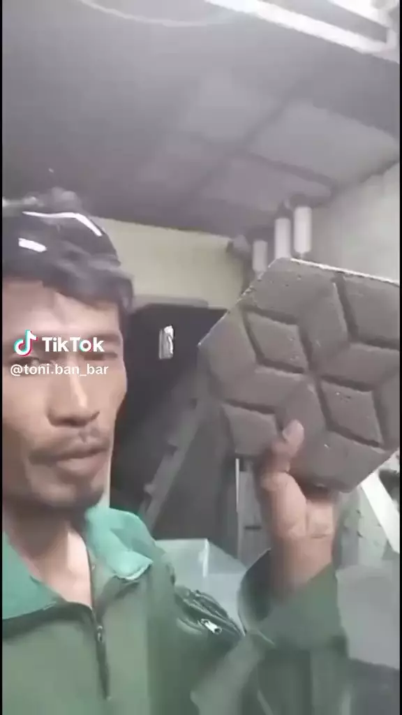 curhat pria paving block © 2025 TikTok