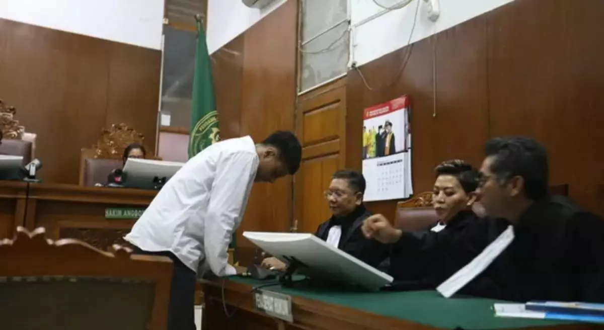 Vadel Badjideh divonis 9 tahun penjara dan denda Rp1 miliar atas kasus pencabulan dan aborsi