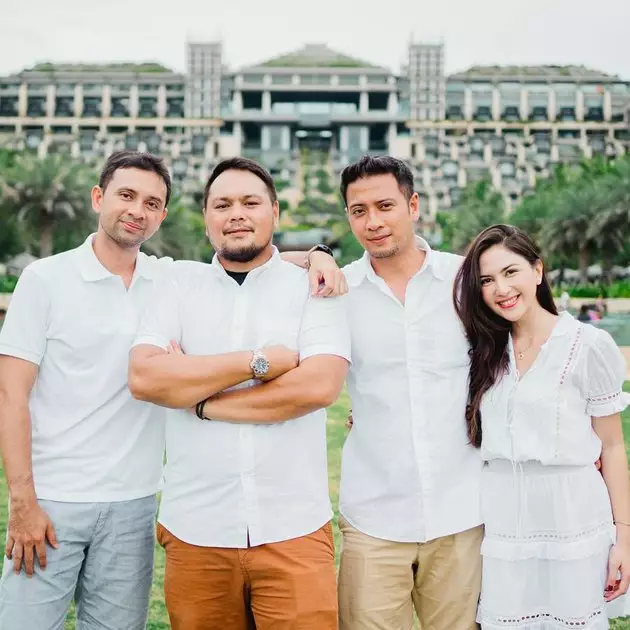 aktris cantik dan saudara beda agama © instagram aktris cantik dan saudara beda agama © instagram