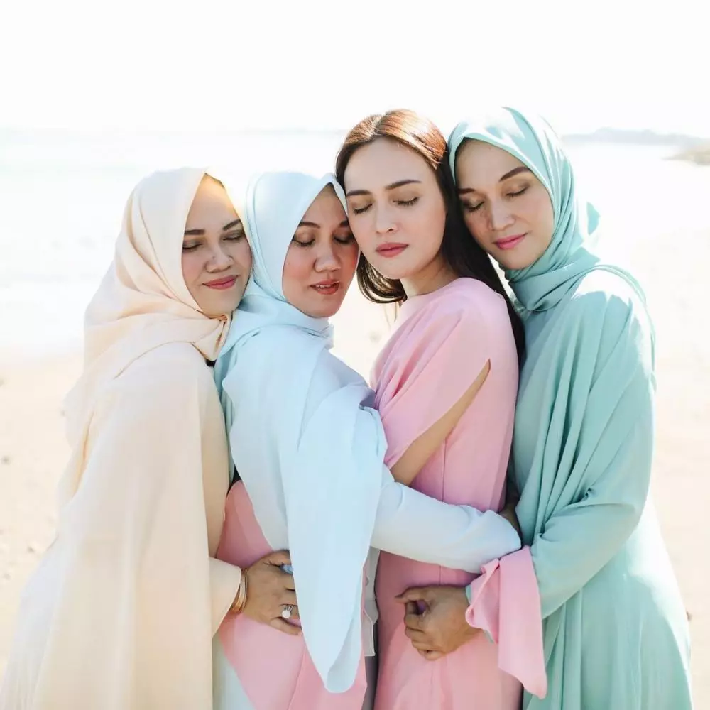 aktris cantik dan saudara beda agama © instagram aktris cantik dan saudara beda agama © instagram