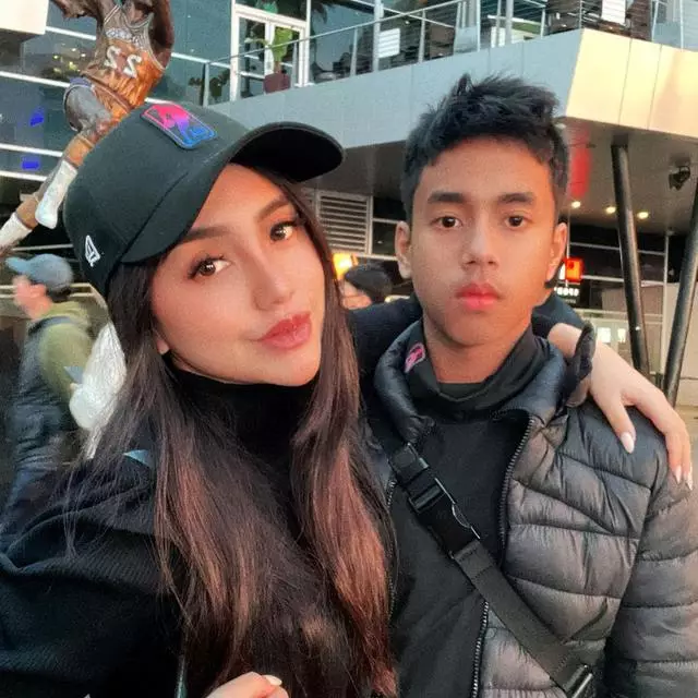 aktris cantik dan saudara beda agama © instagram aktris cantik dan saudara beda agama © instagram