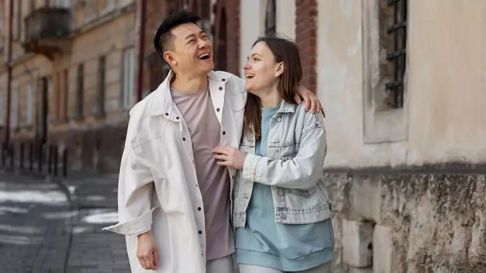 100 Kata-kata gombalan maut meluluhkan hati laki-laki, cara jitu menaklukkan doi © 2025 brilio.net