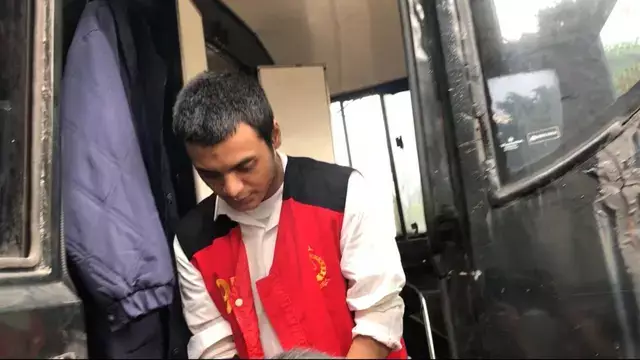 Vadel Badjideh jalani sidang perdana kasus anak Nikita Mirzani, minta maaf dan akui berbohong © 2025 brilio.net Vadel Badjideh jalani sidang perdana kasus anak Nikita Mirzani, minta maaf dan akui berbohong © 2025 brilio.net