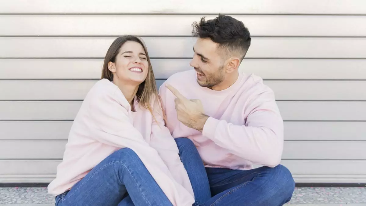 100 Kata-kata gombalan maut hari Sabtu bikin gebetan salting, kreatif dan keren