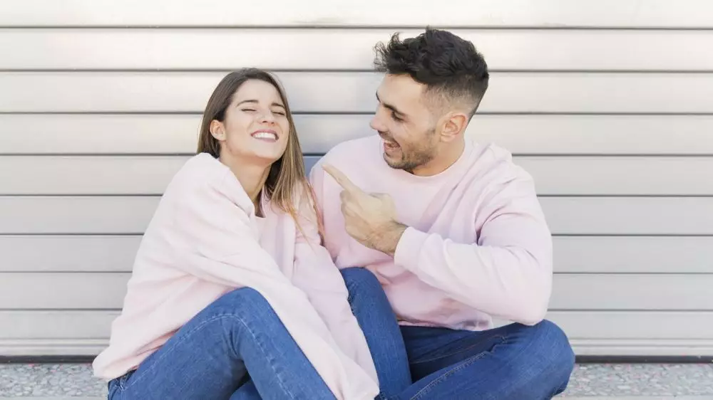 100 Kata-kata gombalan maut hari Sabtu bikin gebetan salting, kreatif dan keren © 2025 brilio.net