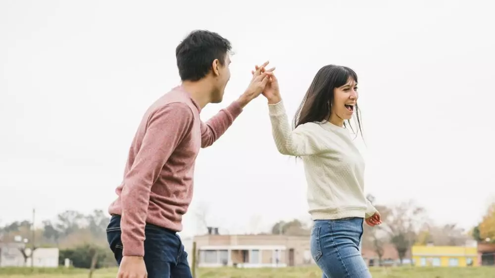 100 Kata-kata gombalan maut lirik, semakin hangat dan penuh makna © 2025 brilio.net 100 Kata-kata gombalan maut lirik, semakin hangat dan penuh makna © 2025 brilio.net