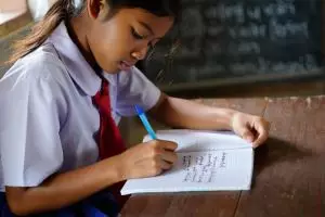 50 Contoh puisi pendek yang menyentuh hati, cocok untuk tugas sekolah dan caption