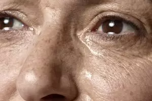 10 Makeup base terbaik untuk usia 40 tahun, ampuh samarkan kerutan dan bikin kulit tampak muda lagi