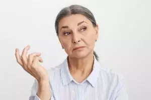 10 Makeup base terbaik untuk usia 50 tahun, ampuh samarkan kerutan harga di bawah Rp 150 ribu