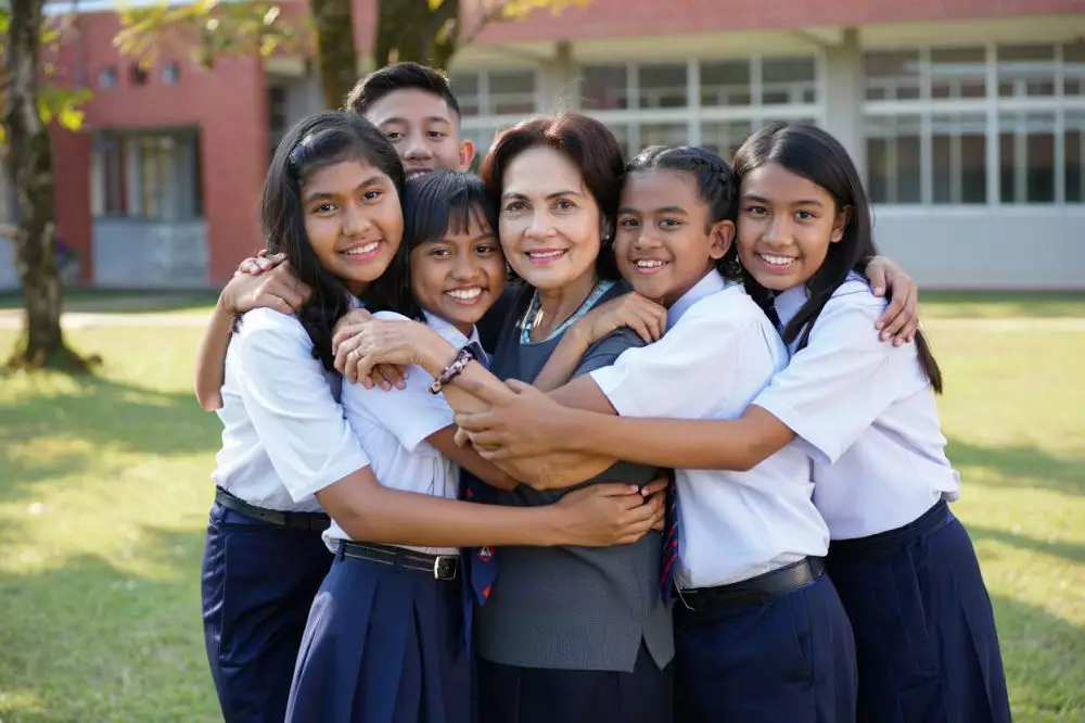 Kata-kata twibbon Hari Guru Sedunia 2025 © 2025 brilio.net Kata-kata twibbon Hari Guru Sedunia 2025 © 2025 brilio.net