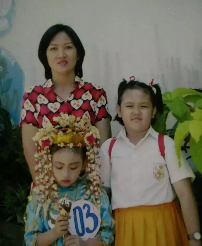 potret pesinetron bareng ibundanya © berbagai sumber