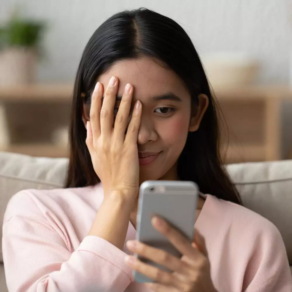 Kata-kata bucin Jawa singkat dan artinya © 2025 brilio.net