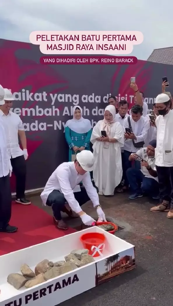 Reino Barack bangun masjid di perumahan © TikTok