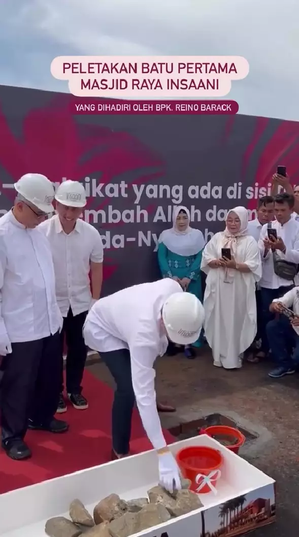 Reino Barack bangun masjid di perumahan © TikTok