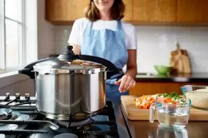 7 Rekomendasi panci presto terbaik untuk masak lebih cepat dengan harga di bawah Rp500.000