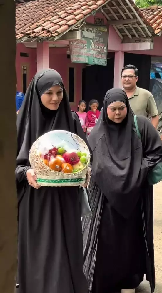 Nadya Almira kunjungi korban ditabraknya © Instagram