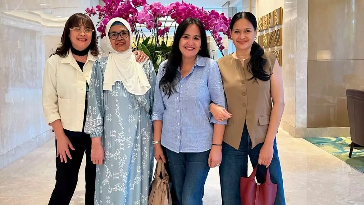 Empat bersaudara perempuan semua, begini 9 potret kompak Donna Harun bareng saudara kandungnya
