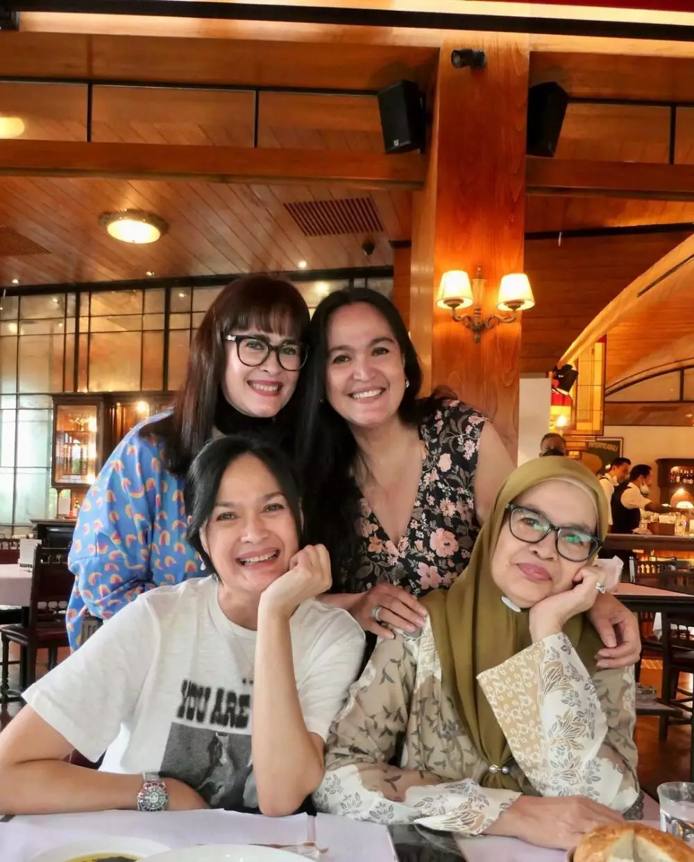 potret kompak donna harun bareng saudara kandungnya © berbagai sumber