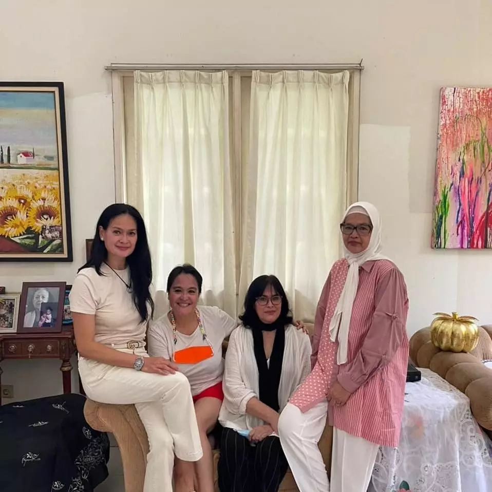 potret kompak donna harun bareng saudara kandungnya © berbagai sumber