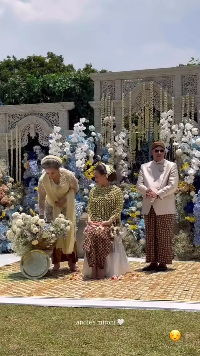 mantu Ari Sigit gelar mitoni kehamilan © Instagram