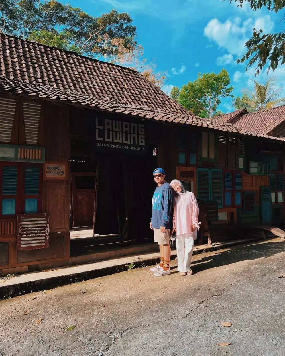 potret kompak pemeran chelsea di para pencari tuhan bareng istri © berbagai sumber