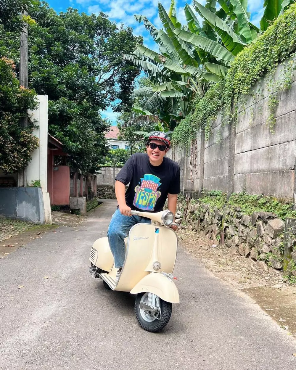 potret kompak pemeran chelsea di para pencari tuhan bareng istri © berbagai sumber