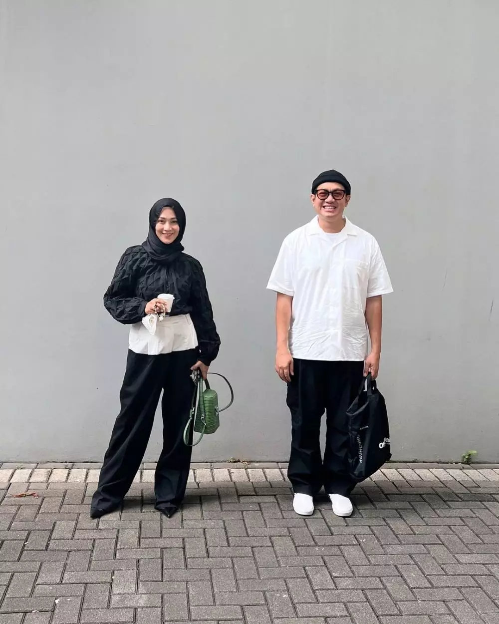 potret kompak pemeran chelsea di para pencari tuhan bareng istri © berbagai sumber