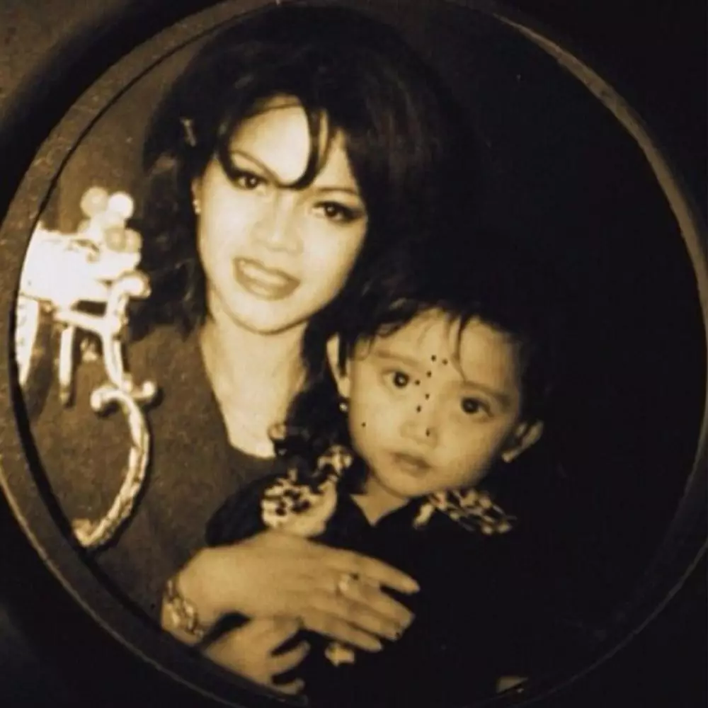 kebersamaan rachel vennya dan ibu dari kecil © instagram