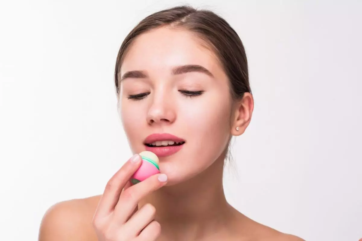 Rawat bibir kamu pakai eksfoliasi berbahan alami cuma pakai 3 bahan dapur, hasilnya plumpy dan cerah