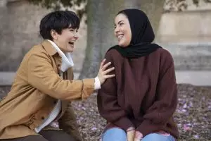 100 Kata-kata gombalan maut tongkrongan anak muda, spontan tapi bapernya ngena di hati