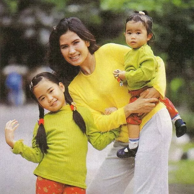 9 Potret kebersamaan Nicky Astria dan putrinya © 2023 brilio.net