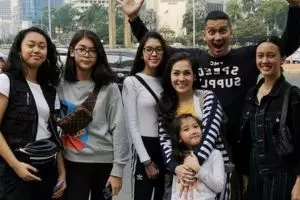 11 Potret kompak Tora Sudiro dan kelima anaknya, punya gaya parenting tak biasa