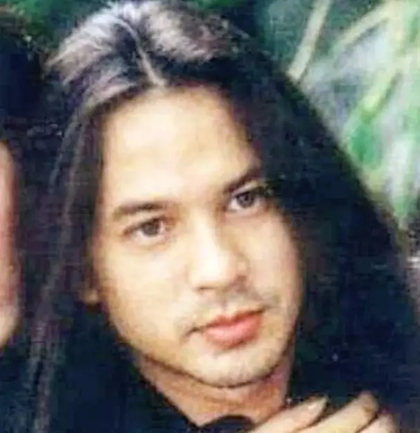 Pria gondrong di iklan permen era 90an © Instagram Pria gondrong di iklan permen era 90an © Instagram