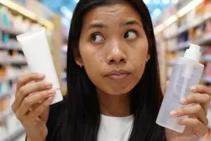 Cara memilih sunscreen yang tepat untuk kulit kusam agar cerah alami