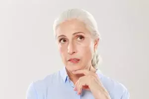 10 Foundation cair untuk menutupi kerutan sekaligus menyamarkan garis halus, harga di bawah Rp100 ribu